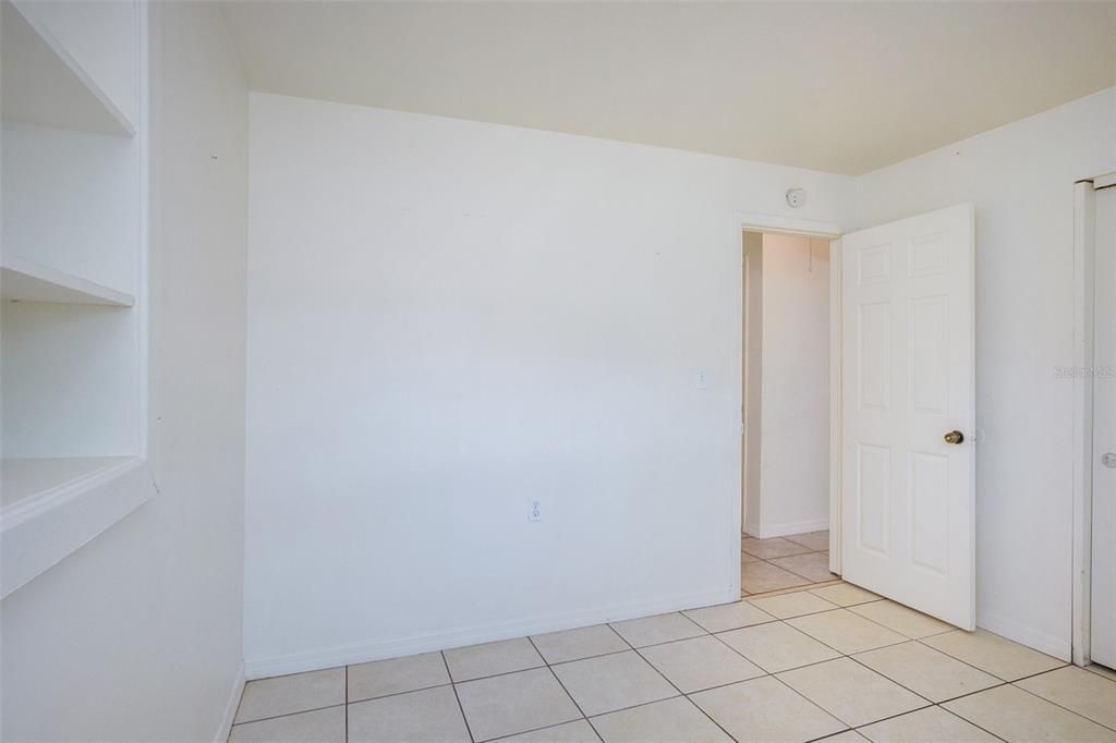 For Sale: $300,000 (3 beds, 2 baths, 1095 Square Feet)