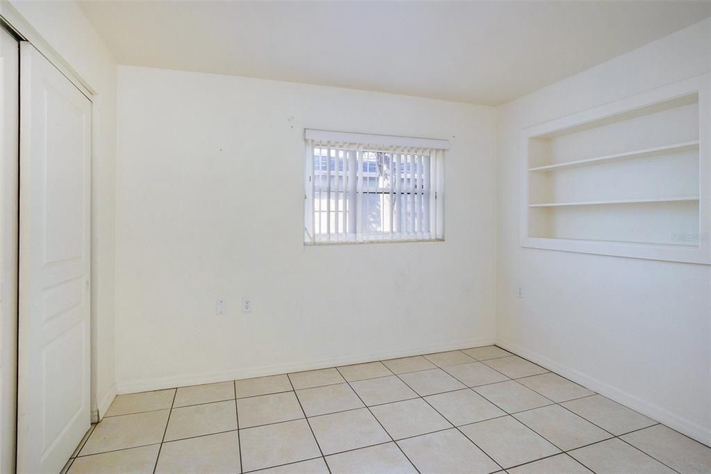 For Sale: $300,000 (3 beds, 2 baths, 1095 Square Feet)