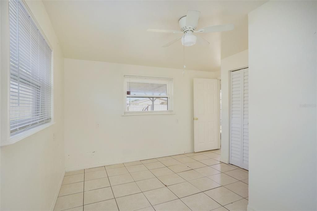 For Sale: $300,000 (3 beds, 2 baths, 1095 Square Feet)