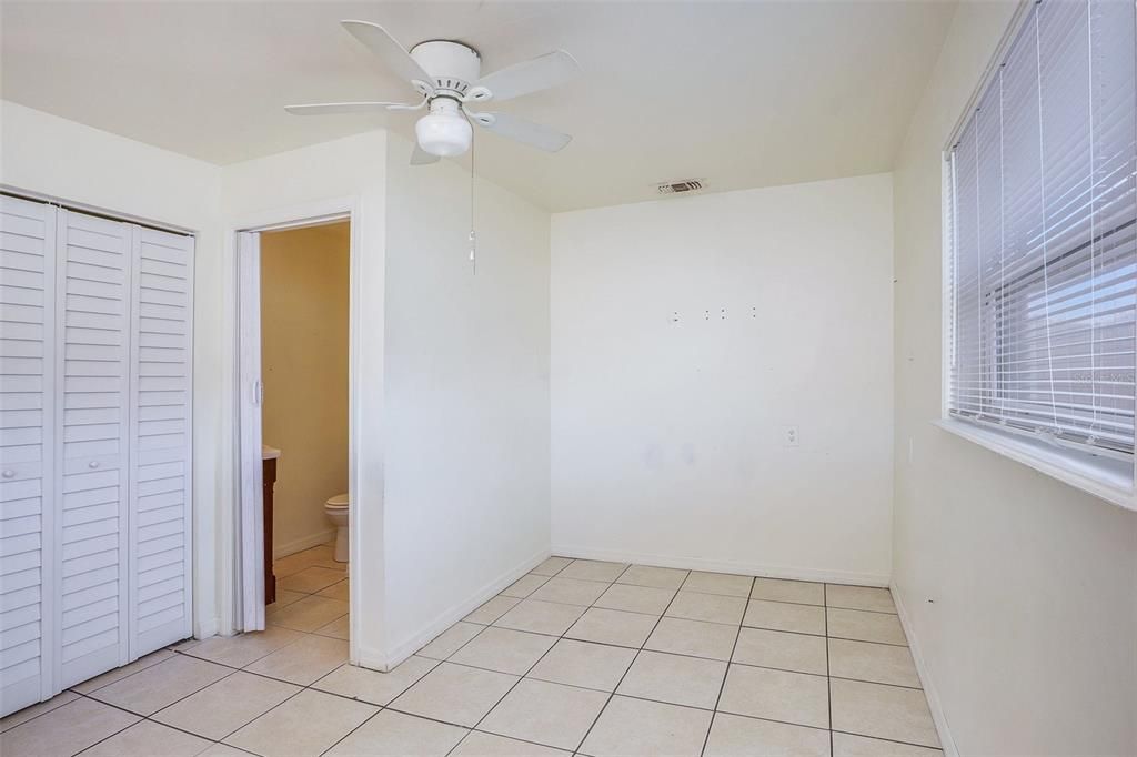 For Sale: $300,000 (3 beds, 2 baths, 1095 Square Feet)