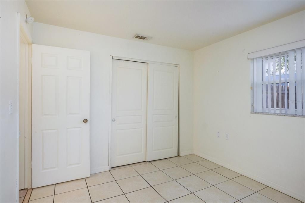 For Sale: $300,000 (3 beds, 2 baths, 1095 Square Feet)