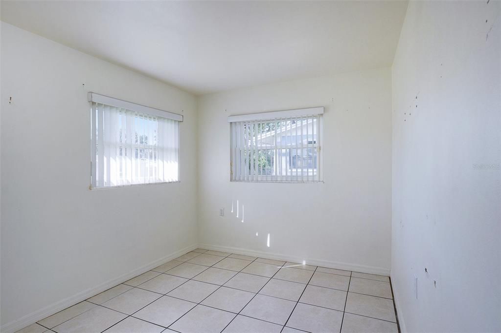 For Sale: $300,000 (3 beds, 2 baths, 1095 Square Feet)