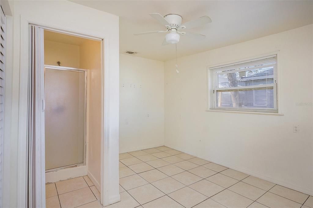 For Sale: $300,000 (3 beds, 2 baths, 1095 Square Feet)