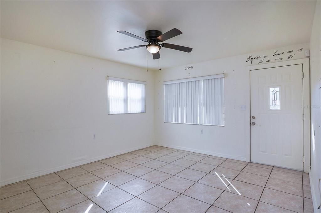 For Sale: $300,000 (3 beds, 2 baths, 1095 Square Feet)