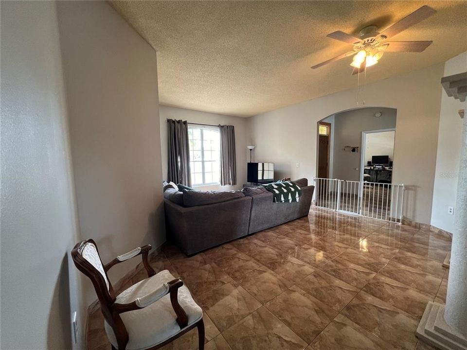 For Sale: $349,900 (3 beds, 2 baths, 1800 Square Feet)