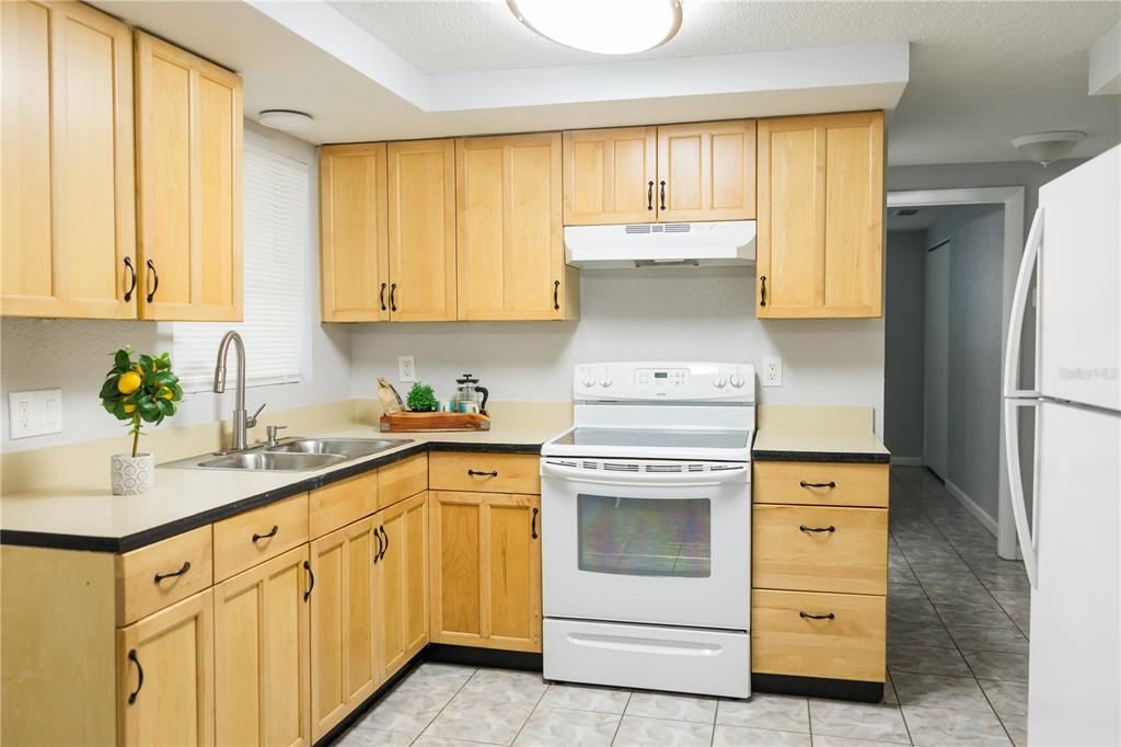 For Sale: $209,000 (2 beds, 1 baths, 918 Square Feet)