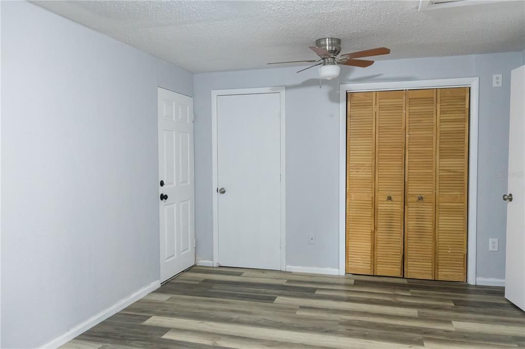 For Sale: $209,000 (2 beds, 1 baths, 918 Square Feet)