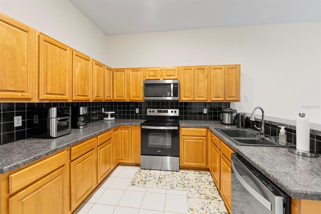 For Sale: $518,000 (3 beds, 2 baths, 2075 Square Feet)