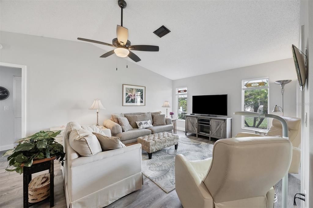 For Sale: $319,000 (2 beds, 2 baths, 1383 Square Feet)