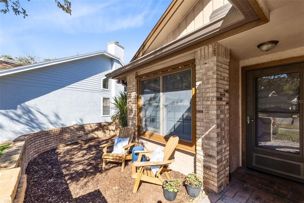 Front garden/sitting area