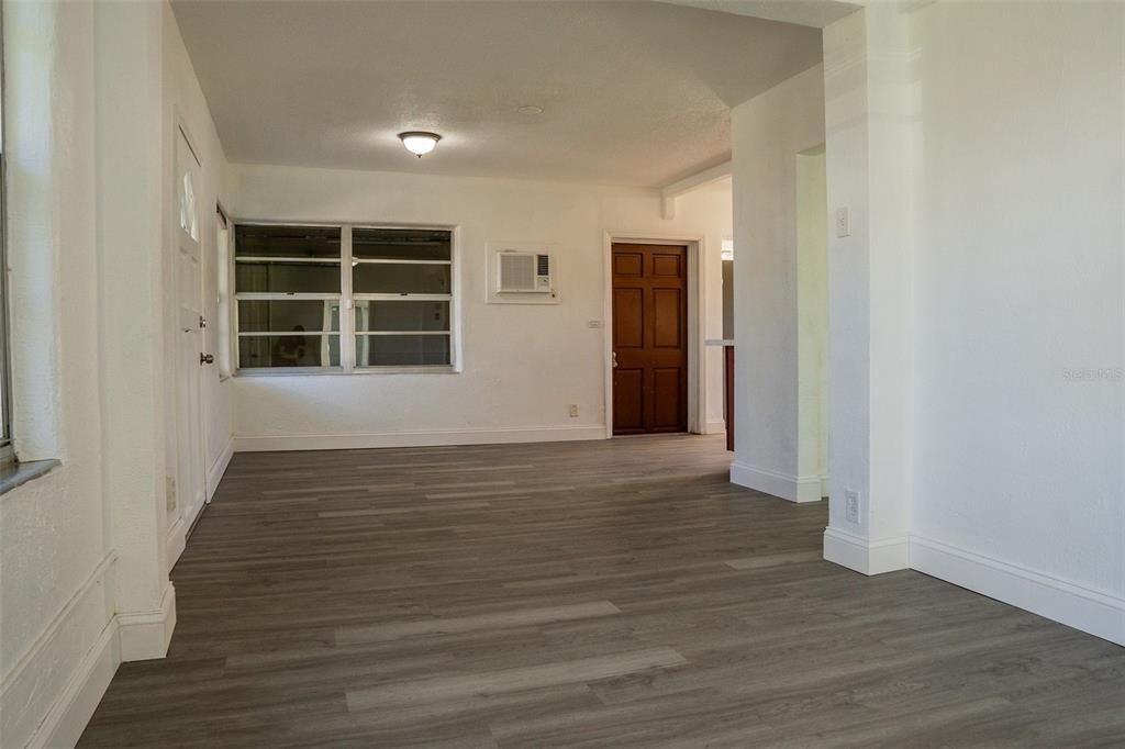 For Sale: $219,900 (2 beds, 2 baths, 902 Square Feet)