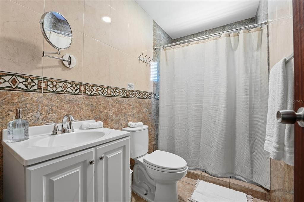 На продажу: $1,995,000 (6 спален, 4 ванн, 2600 Квадратных фут)