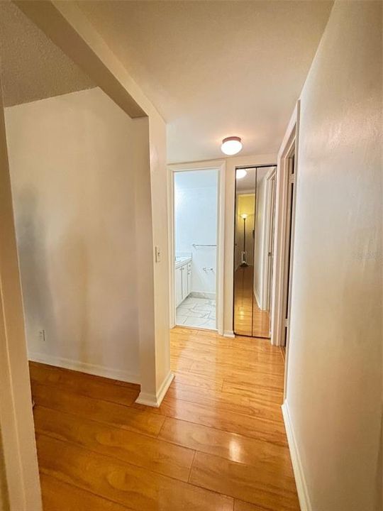 For Sale: $150,000 (2 beds, 1 baths, 935 Square Feet)