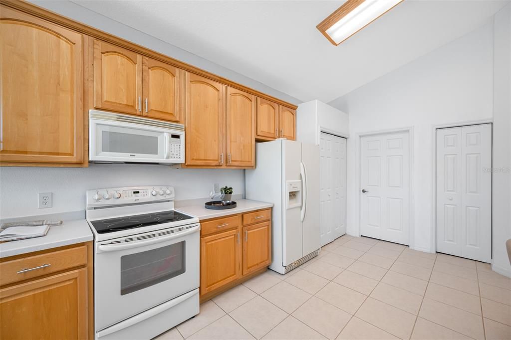 Active With Contract: $349,000 (3 beds, 2 baths, 1966 Square Feet)