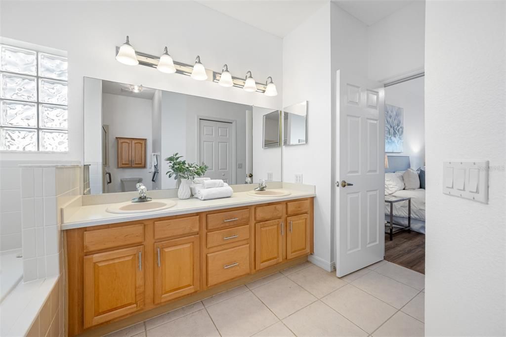 Active With Contract: $349,000 (3 beds, 2 baths, 1966 Square Feet)