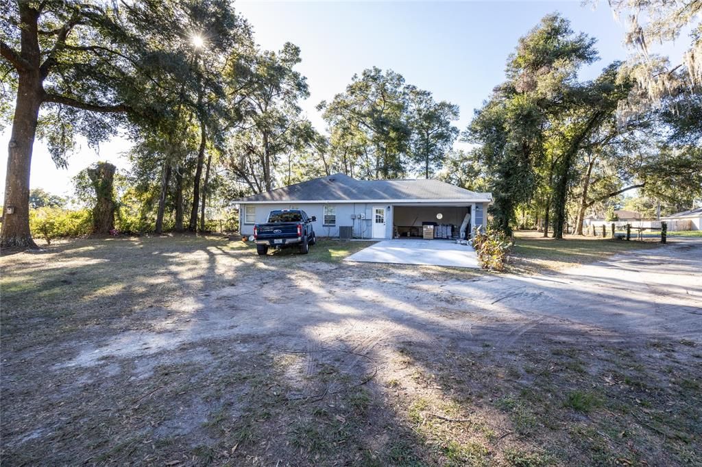 Garage & Driveway