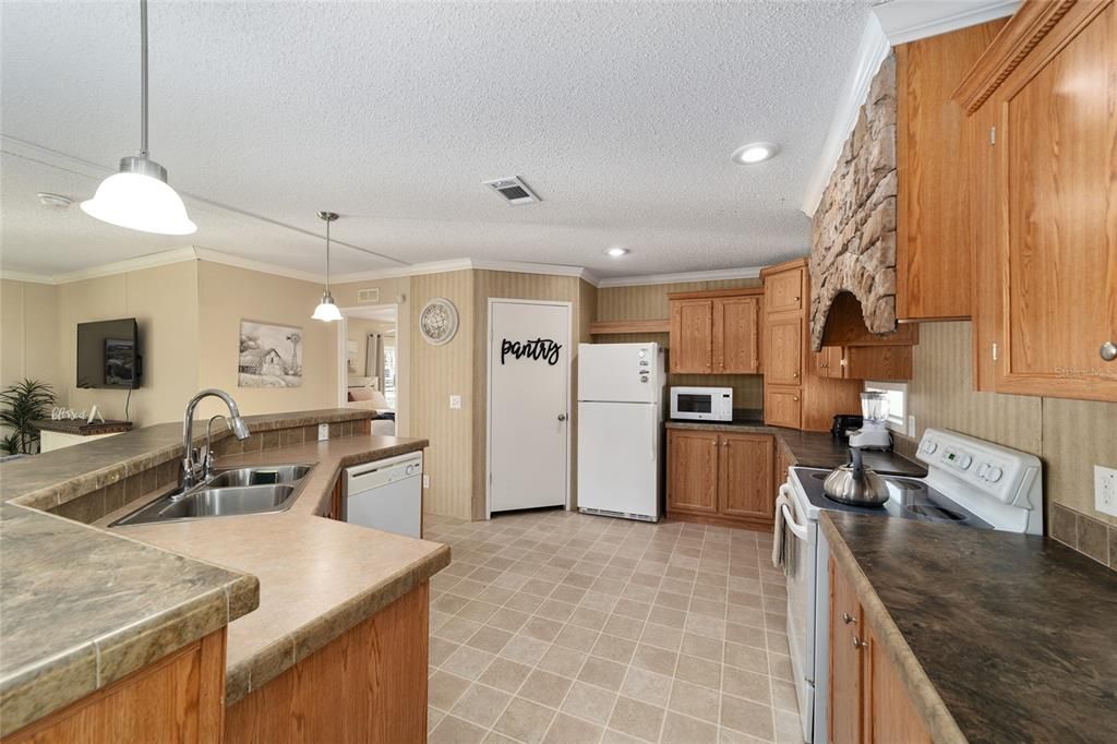 For Sale: $449,800 (3 beds, 2 baths, 1539 Square Feet)