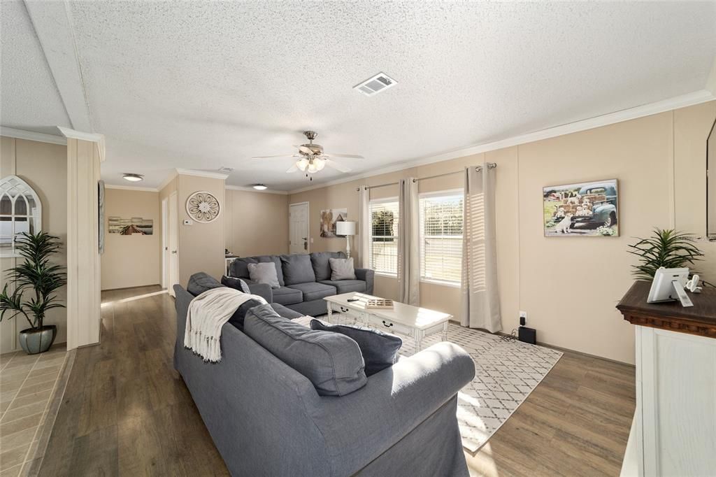 For Sale: $449,800 (3 beds, 2 baths, 1539 Square Feet)