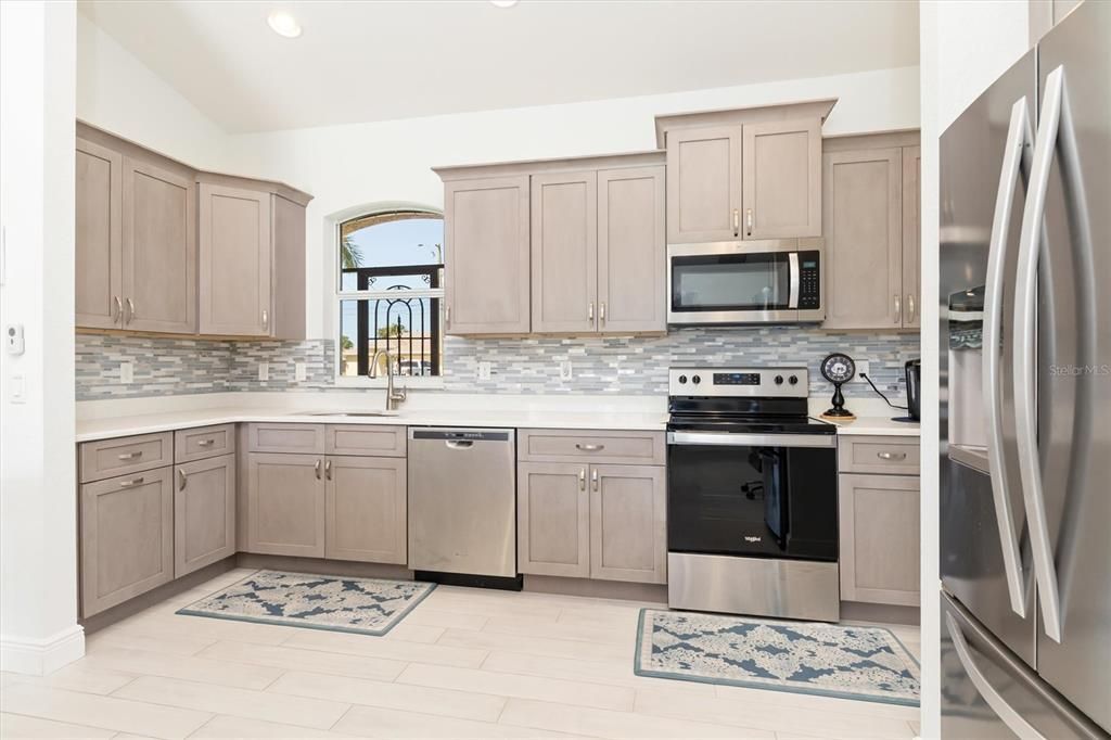 The neutral tones throughoutthis home are complementedby the beautiful tile plankflooring. The kitchen featurespull-out drawer storage andsoft-close doors and drawers.