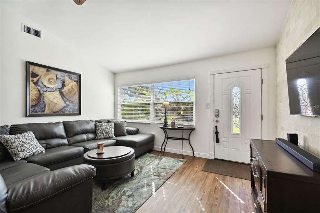 For Sale: $429,900 (3 beds, 2 baths, 1288 Square Feet)