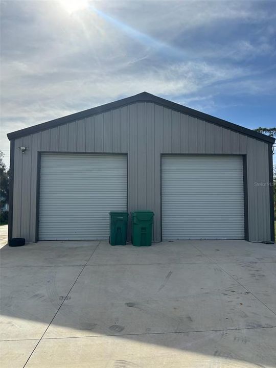 30x 30 Industrial rated building, 2 roll up doors are 10 ft by 10 ft, 12 foot Walls!