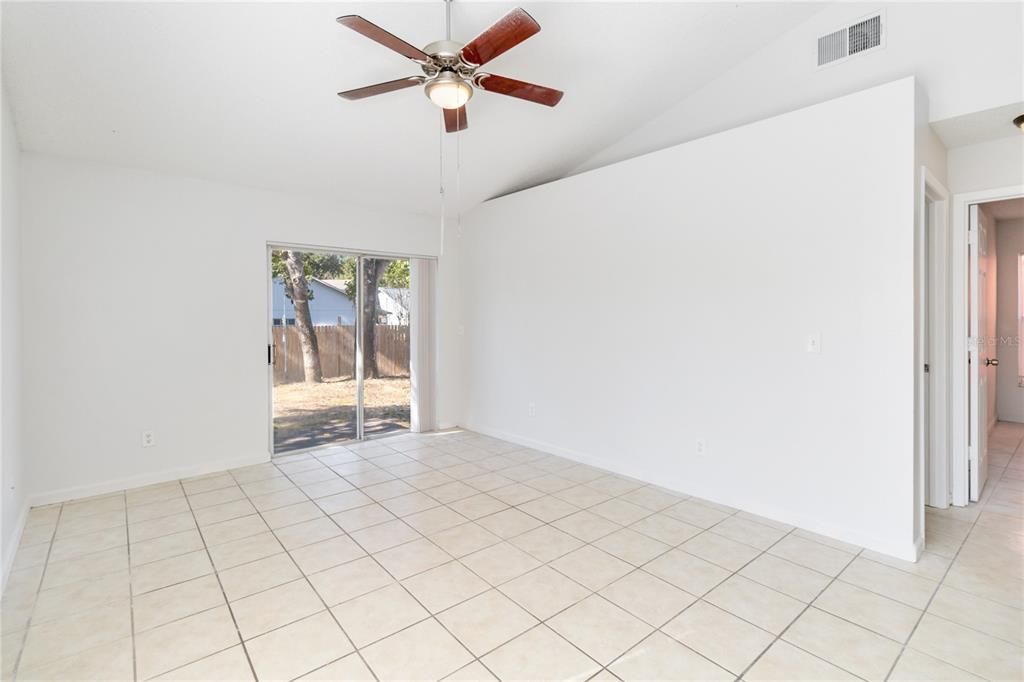 For Sale: $299,999 (2 beds, 2 baths, 947 Square Feet)