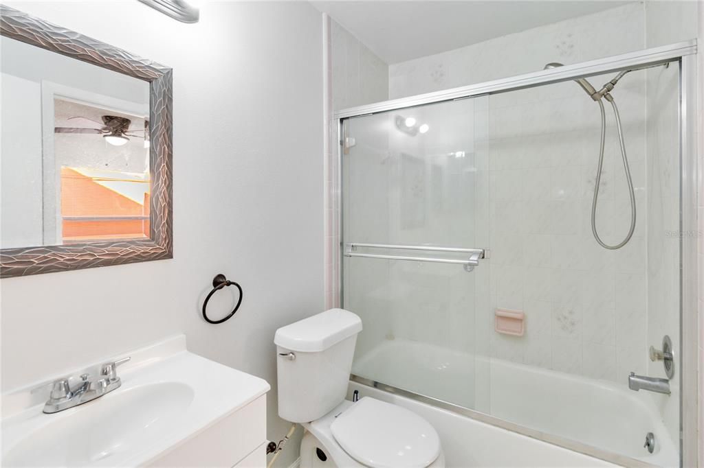 For Sale: $299,999 (2 beds, 2 baths, 947 Square Feet)