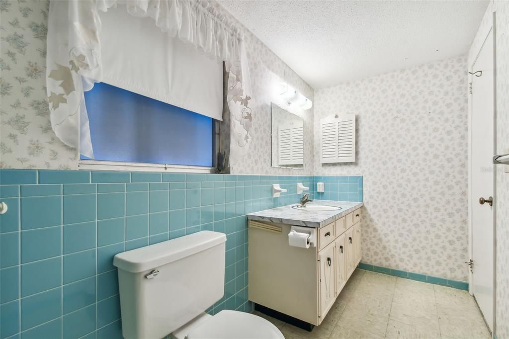 For Sale: $300,000 (2 beds, 2 baths, 1462 Square Feet)