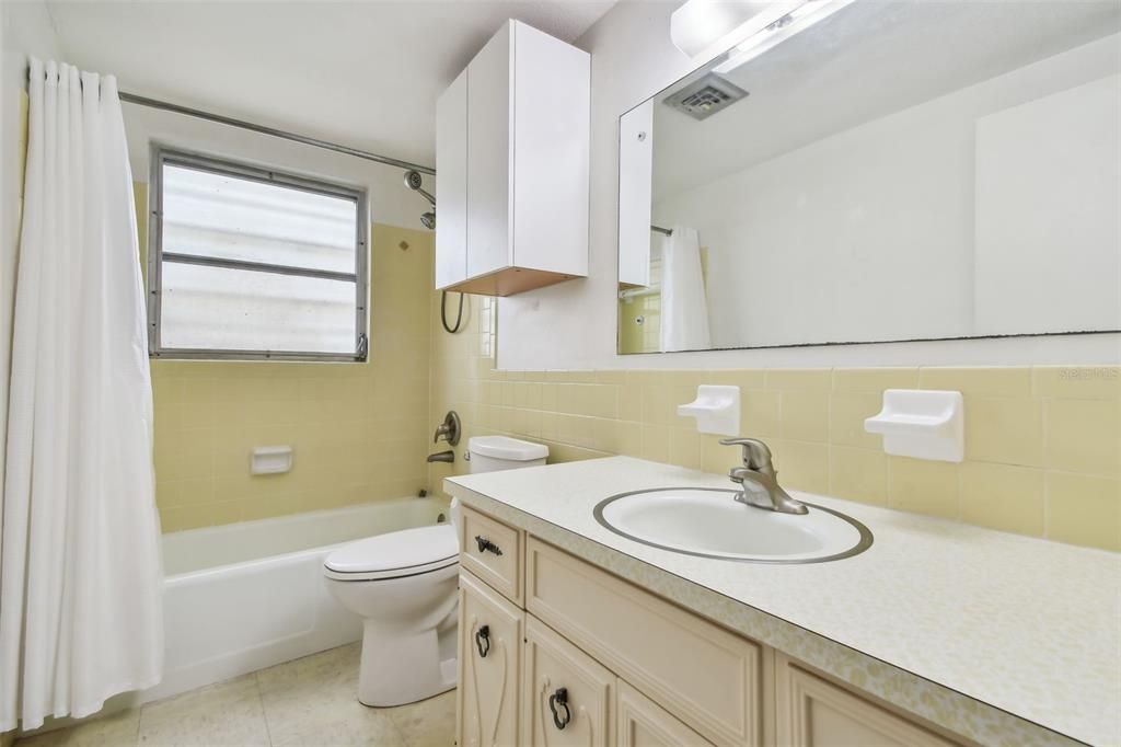 For Sale: $300,000 (2 beds, 2 baths, 1462 Square Feet)