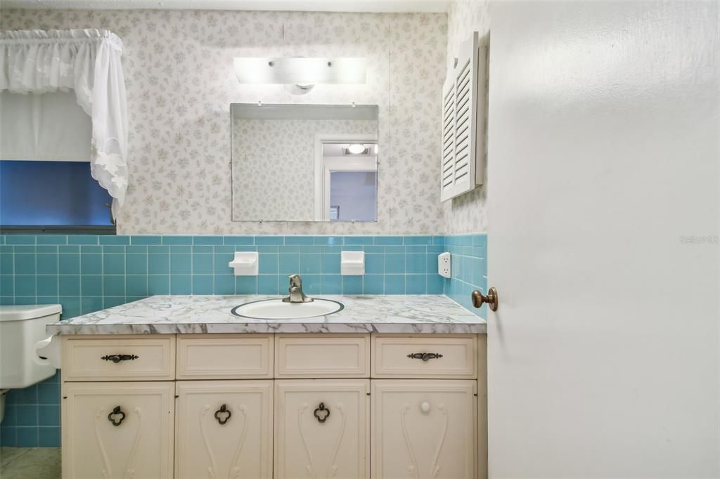 For Sale: $300,000 (2 beds, 2 baths, 1462 Square Feet)