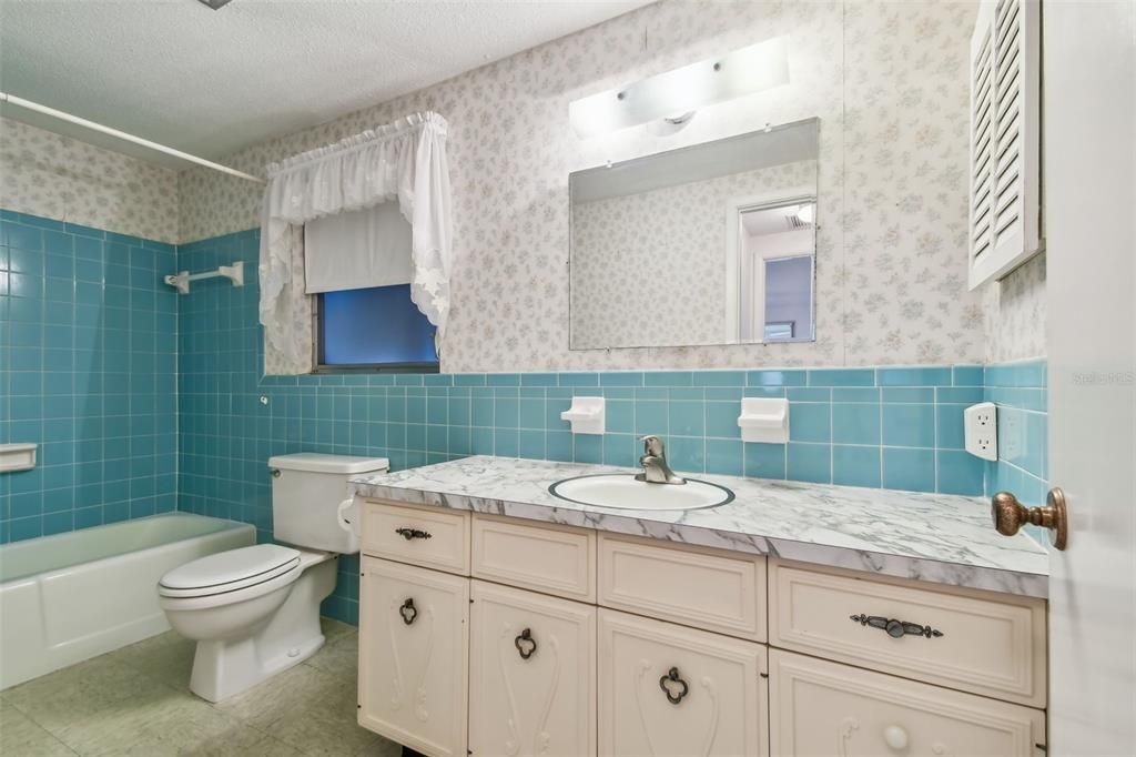 For Sale: $300,000 (2 beds, 2 baths, 1462 Square Feet)