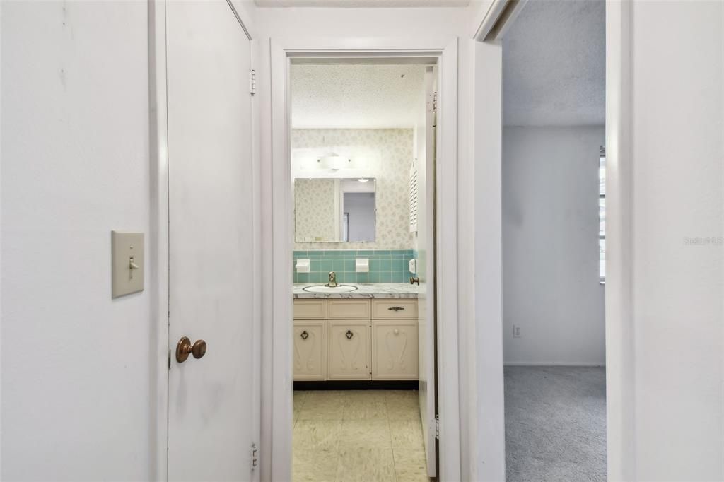 For Sale: $300,000 (2 beds, 2 baths, 1462 Square Feet)