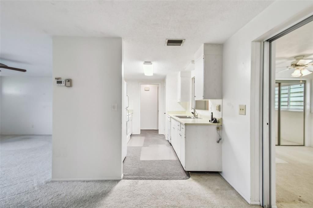 For Sale: $300,000 (2 beds, 2 baths, 1462 Square Feet)