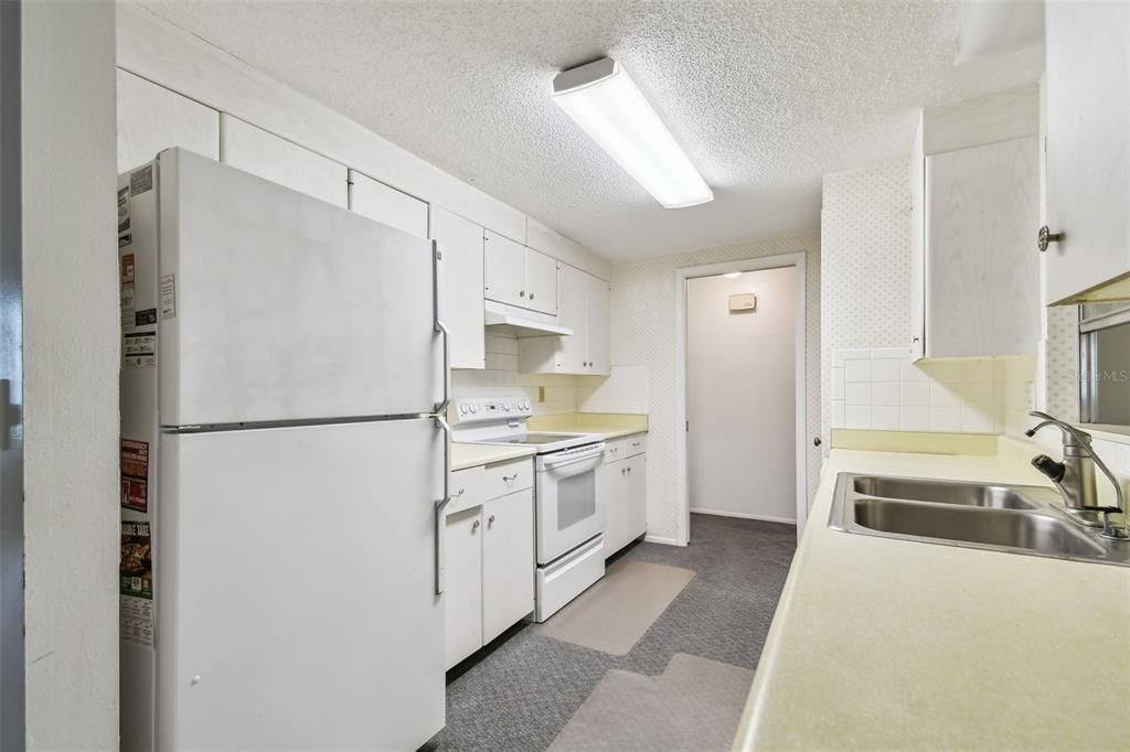 For Sale: $300,000 (2 beds, 2 baths, 1462 Square Feet)