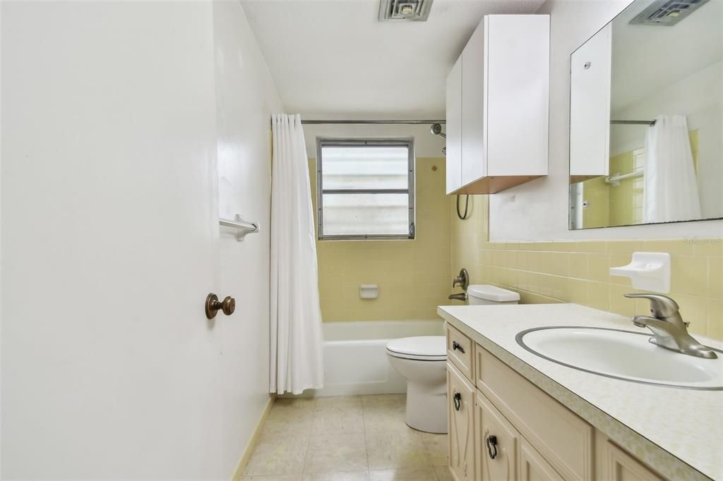 For Sale: $300,000 (2 beds, 2 baths, 1462 Square Feet)