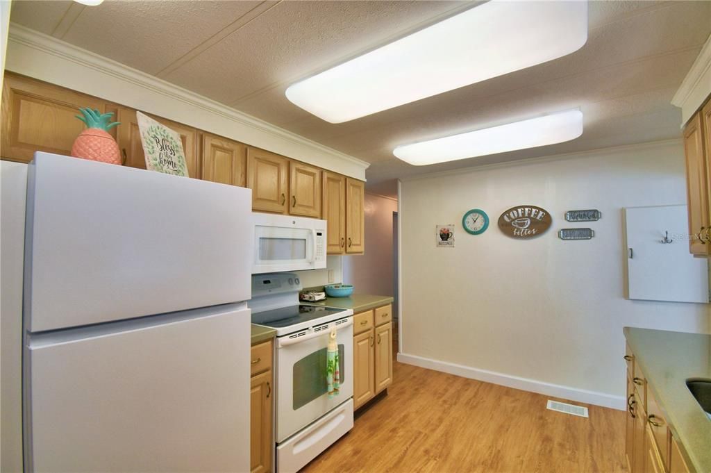 For Sale: $149,900 (2 beds, 2 baths, 1500 Square Feet)