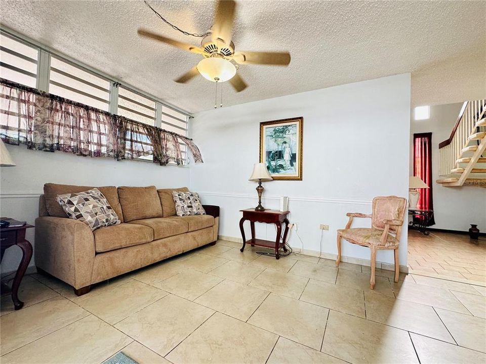 Foyer/ family room