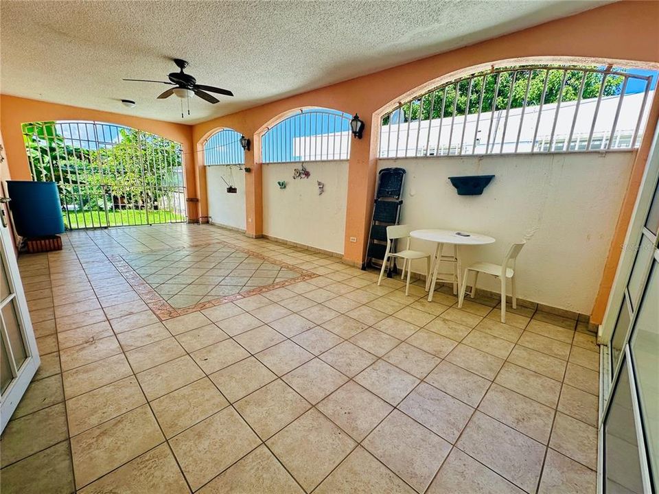 indoor terrace w/ access to the patio