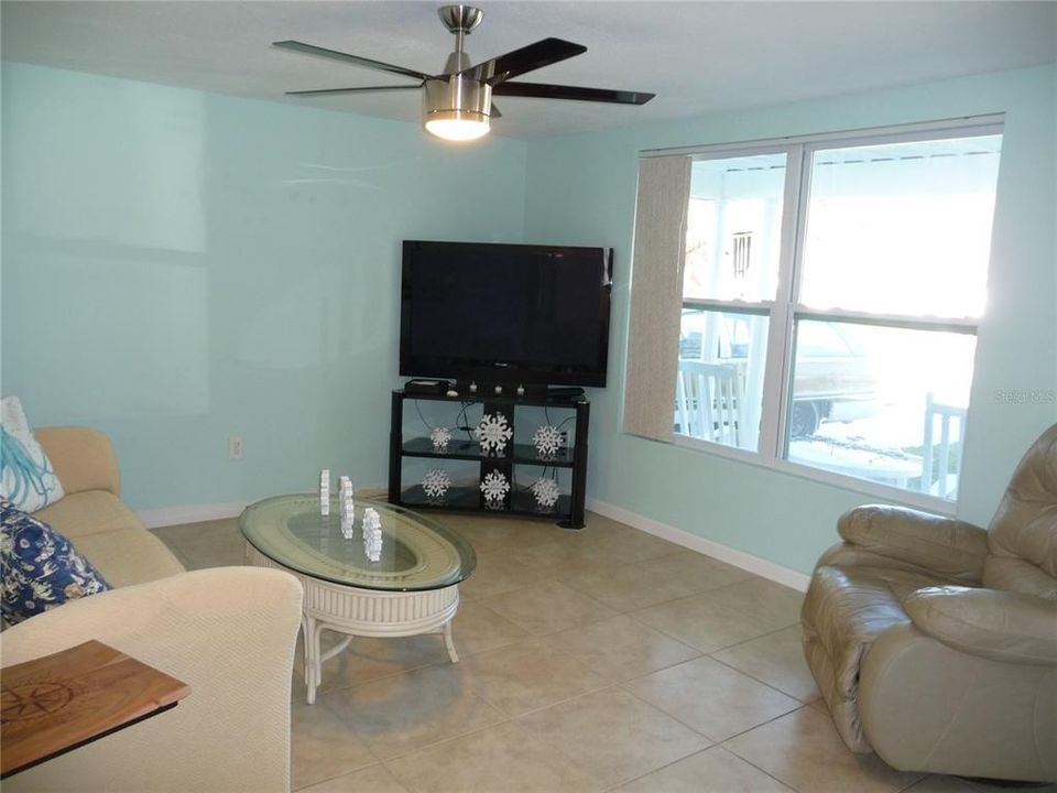 For Sale: $314,900 (2 beds, 2 baths, 1223 Square Feet)