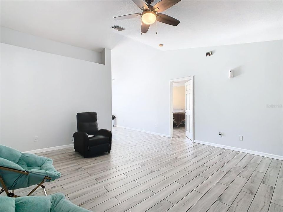 For Sale: $325,000 (3 beds, 2 baths, 1176 Square Feet)