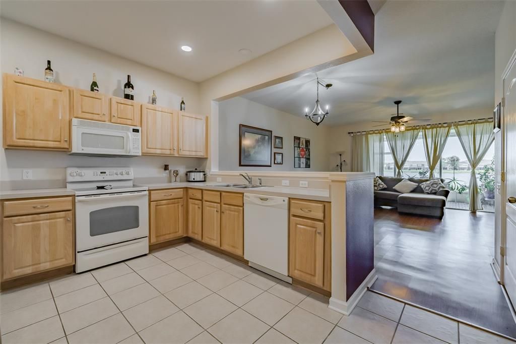 For Sale: $275,900 (3 beds, 2 baths, 1644 Square Feet)