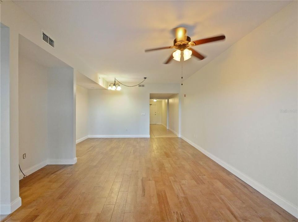 For Sale: $319,900 (1 beds, 2 baths, 1247 Square Feet)