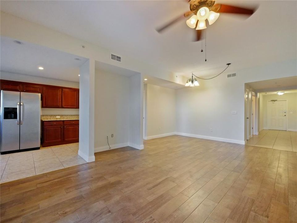 For Sale: $319,900 (1 beds, 2 baths, 1247 Square Feet)