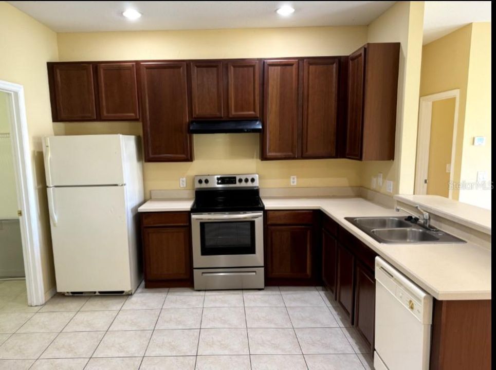 For Rent: $2,195 (3 beds, 2 baths, 1630 Square Feet)