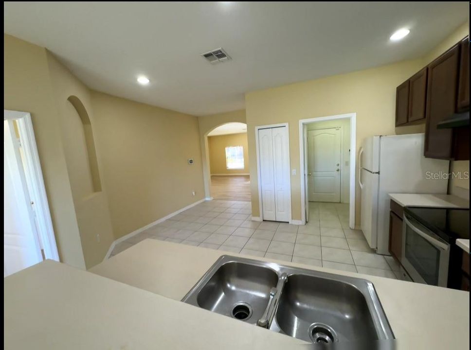 For Rent: $2,195 (3 beds, 2 baths, 1630 Square Feet)