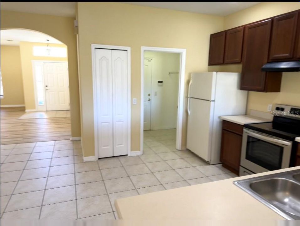 For Rent: $2,195 (3 beds, 2 baths, 1630 Square Feet)