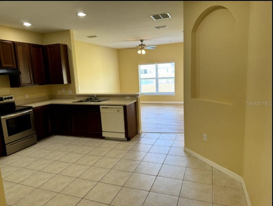 For Rent: $2,195 (3 beds, 2 baths, 1630 Square Feet)