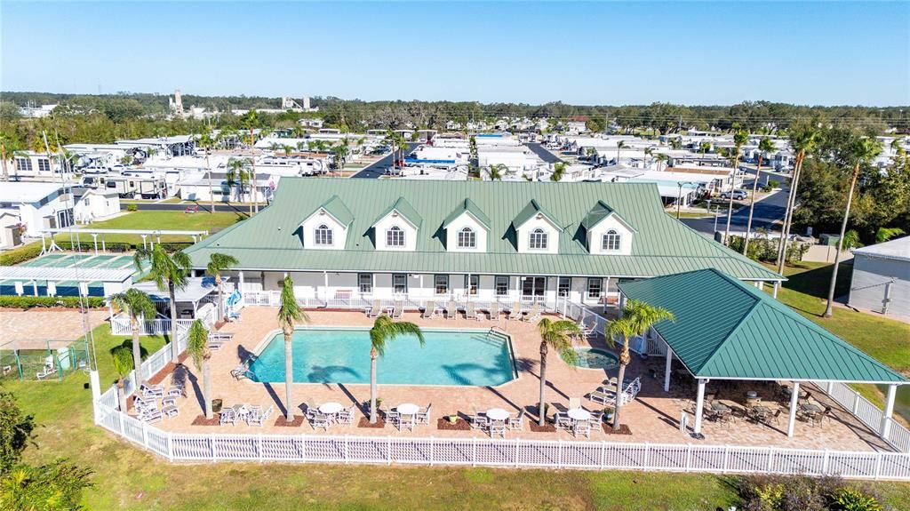 10,000 sq. ft. clubhouse with pool and spa