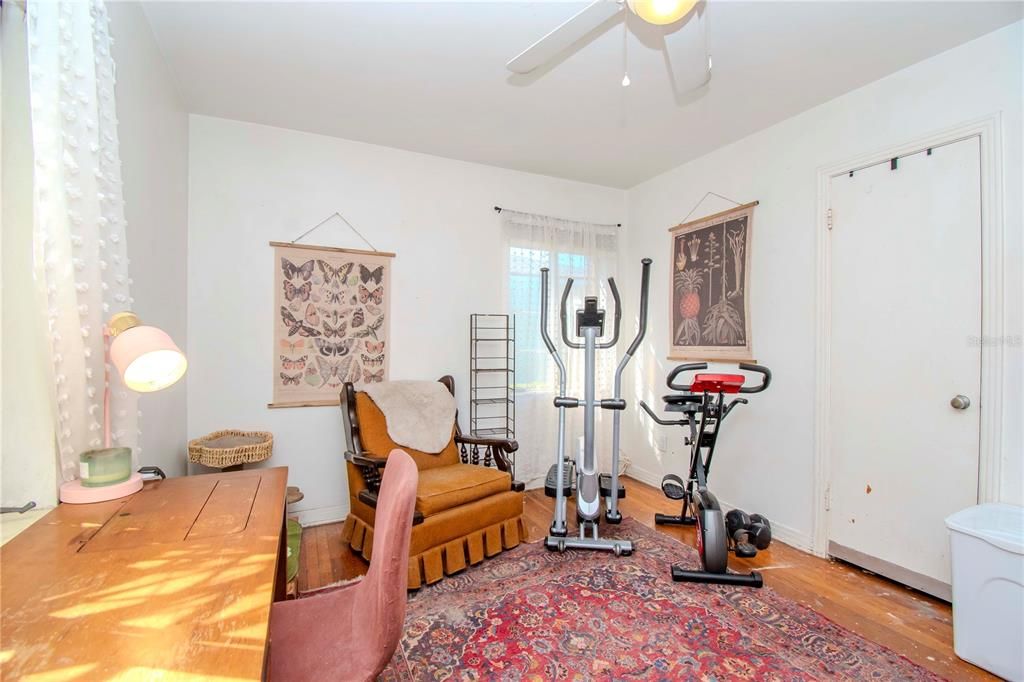 Active With Contract: $245,000 (2 beds, 1 baths, 952 Square Feet)