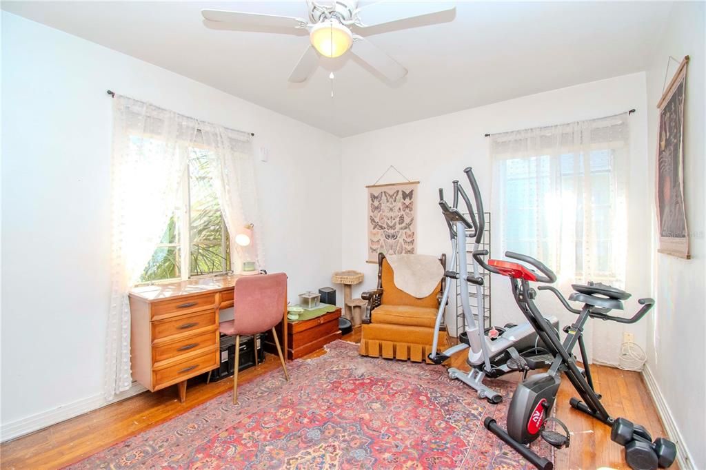 Active With Contract: $245,000 (2 beds, 1 baths, 952 Square Feet)